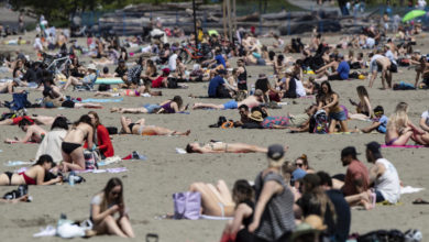 Sol og sommervarme tar ikke knekken på coronaviruset