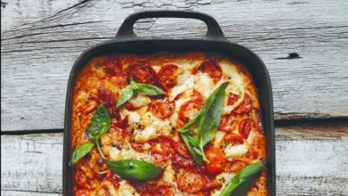 Tinas lasagne «pronto» med tomat, salami og basilium