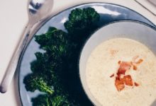 Champignonsuppe med bacon og grønnkålchips