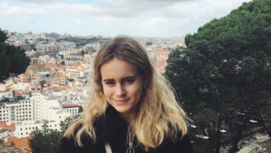 Julia (23) fikk nedslående beskjed på flyplassen:- Diskriminerende