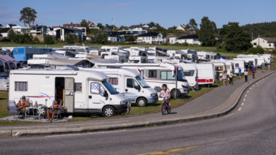 Avviser nærmere 100 turister hver dag