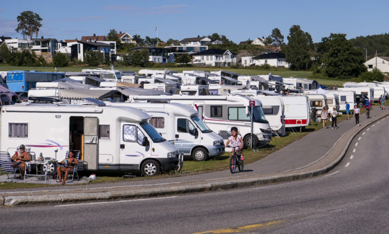 Avviser nærmere 100 turister hver dag
