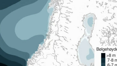 Advarer: Åtte meter høye bølger