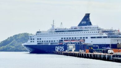 Tusenvis rammes av forsinkelser. Les om årsakene og konsekvensene her.