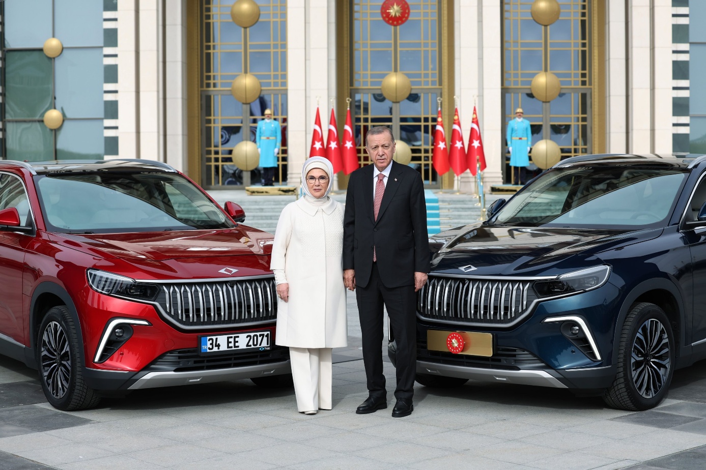 President Erdoğan officially becomes 1st owner of Türkiye's Togg car |  Daily Sabah