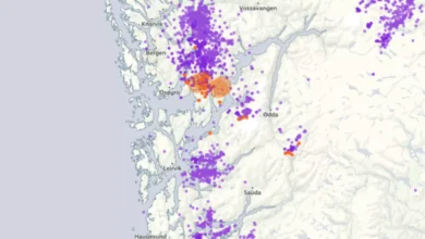 Turister trosser skiltene og bader i drikkevannet: