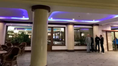 Den polske skipresidenten Adam Małysz angriper Johann André Forfang og Marius Lindvik.