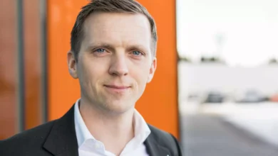 Svarer på kritikken