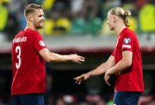 Kristoffer Vassbakk Ajer (27) ville hedre død bestefar da han endret navnet på drakta. Nå tar også Erling Braut Haaland (25) draktgrep.