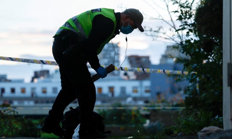Ber om to uker varetekt etter knivstikking av barn og kvinne Ber om to uker varetekt etter knivstikking av barn og kvinne