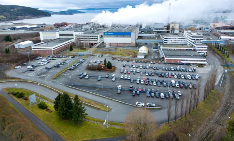 Norske Skog nedbemanner: Skal kutte opptil 200 årsverk Norske Skog nedbemanner: Skal kutte opptil 200 årsverk