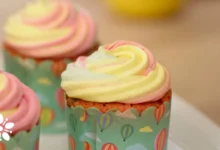 Fargerike cupcakes med kuppel