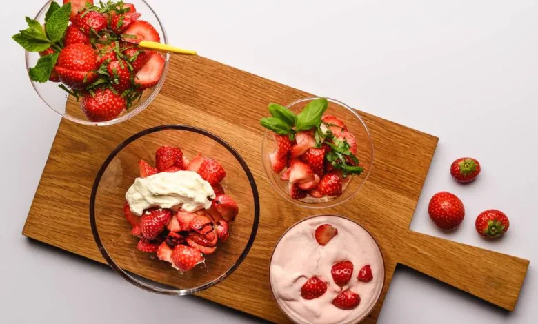 Søte sommerdesserter med jordbær Søte sommerdesserter med jordbær