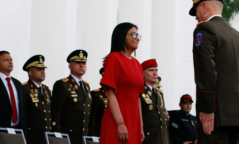 Venezuelas militære og politi erklærer lojalitet til midlertidig president