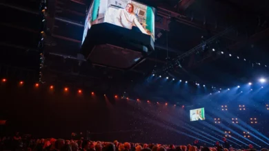 Avslørte på direkten: Hylles