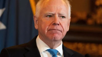 Halvor Egner Granerud reiser hjem fra skiflygings-VM i Oberstdorf. Han er i sorg etter dødsfallet til farmoren. Halvor Egner Granerud reiser hjem fra skiflygings-VM i Oberstdorf. Han er i sorg etter dødsfallet til farmoren.