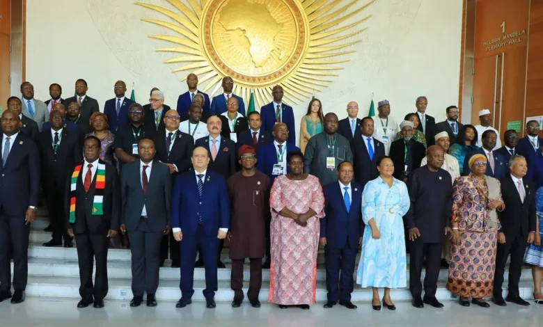 Afrikanske ledere krever slutt på kriger og reform av FN etter AU-toppmøte Afrikanske ledere krever slutt på kriger og reform av FN etter AU-toppmøte