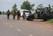 Minst 30 drept i koordinerte angrep i Nordvest-Nigeria – flere landsbyer ødelagt