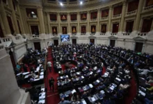 Argentina godkjenner Mileis omstridte arbeidsreform midt i streik og sammenstøt