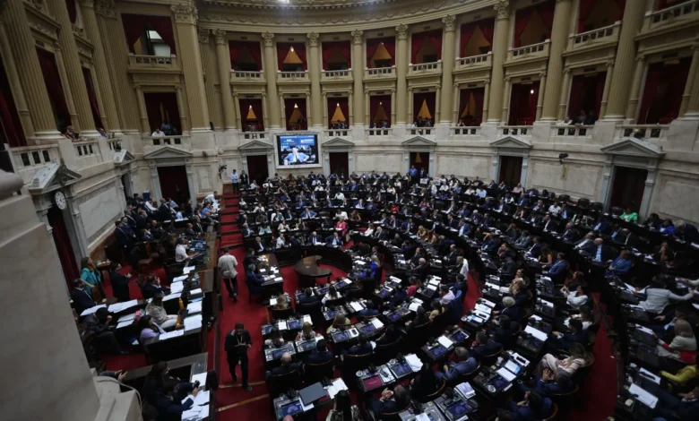 Argentina godkjenner Mileis omstridte arbeidsreform midt i streik og sammenstøt Argentina godkjenner Mileis omstridte arbeidsreform midt i streik og sammenstøt