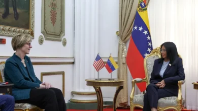 Venezuelas interim-president møter amerikansk utsending i Caracas