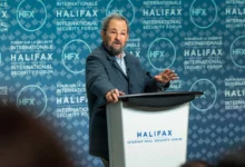 Tidligere israelsk statsminister bodde flere ganger i Epsteins leilighet i New York, viser nye dokumenter