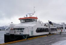 Hurtigbåtselskap mener det er umulig å seile raskt nok – går til søksmål