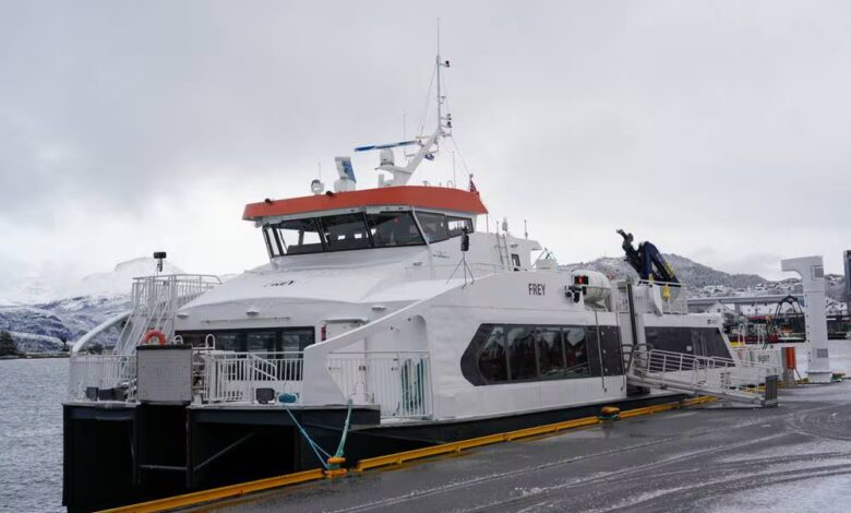 Hurtigbåtselskap mener det er umulig å seile raskt nok – går til søksmål