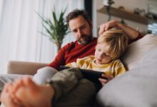 Helsedirektoratet ber foreldre begrense skjermtid