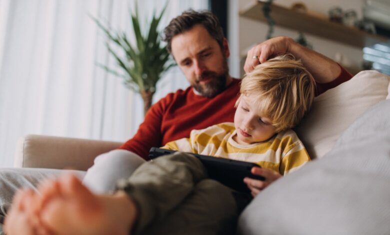 Helsedirektoratet ber foreldre begrense skjermtid