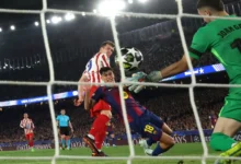 – Holdt på å kjøre av veien!