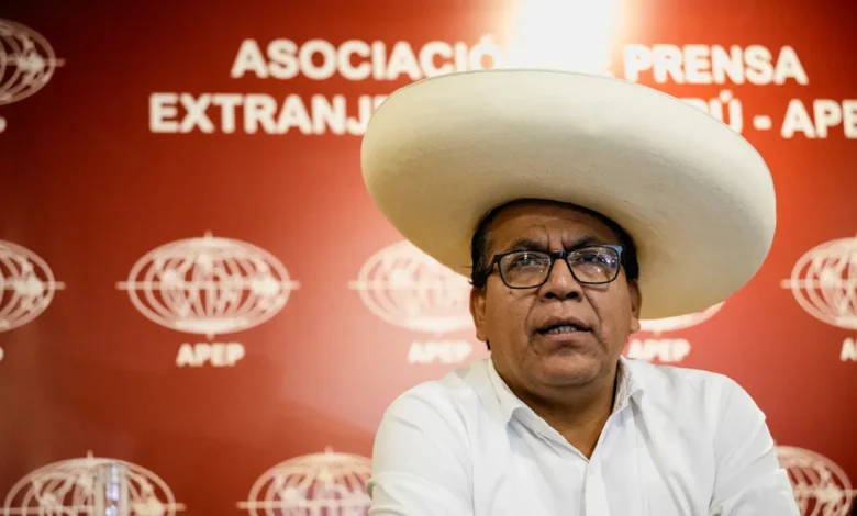 Perus presidentkandidat Sanchez anklages for økonomiske uregelmessigheter før andre valgomgang
