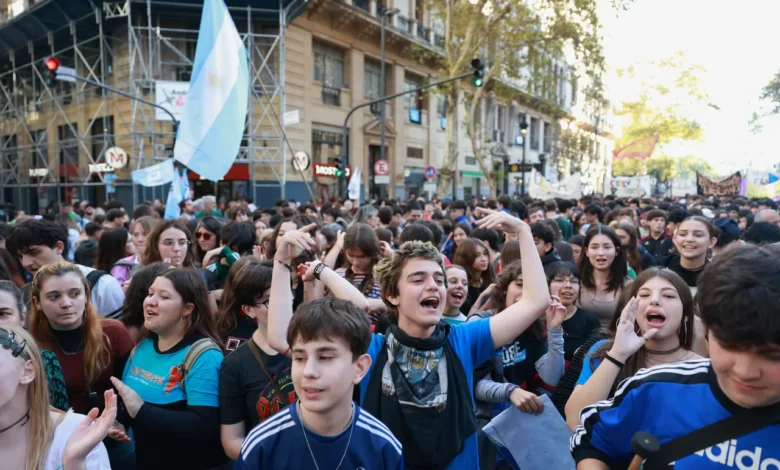 Store protester i Argentina mot Mileis kutt i universitetsfinansiering
