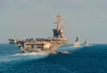 Iran sier de avfyrte missiler mot USAs marine etter tankskipangrep amid eksplosjoner i Hormuz