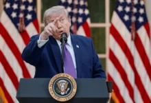 Trump vurderer i økende grad å gjenoppta krigen mot Iran mens Hormuzstredet fortsatt er stengt – rapport