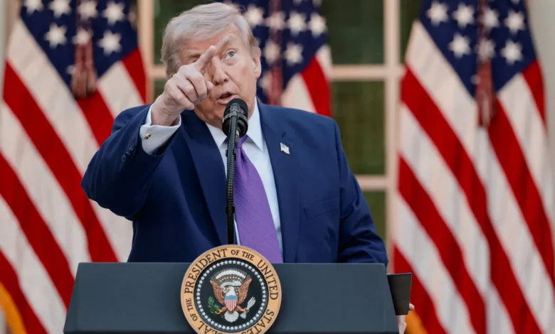Trump vurderer i økende grad å gjenoppta krigen mot Iran mens Hormuzstredet fortsatt er stengt – rapport