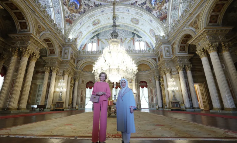 Tyrkias førstedame Emine Erdogan tok imot Belgias dronning Mathilde i Istanbul