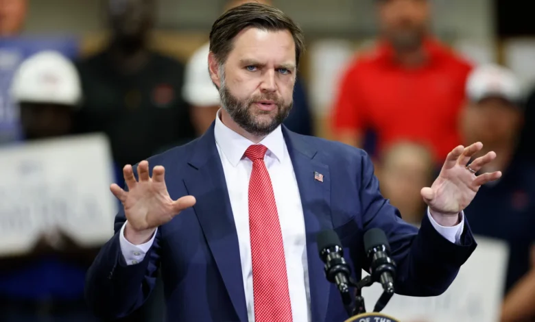 Vance hevder at enkelte medlemmer av Netanyahu-regjeringen forsøker å påvirke USA til å videreføre krigen mot Iran Vance hevder at enkelte medlemmer av Netanyahu-regjeringen forsøker å påvirke USA til å videreføre krigen mot Iran