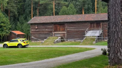 Bedt om å holde seg unna