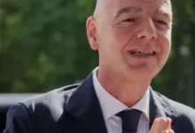 Infantino trosser presset – stiller til gjenvalg