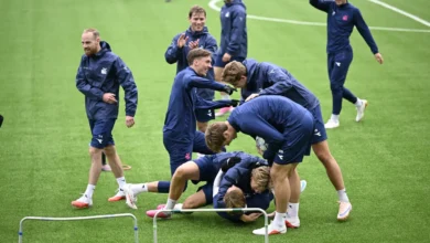 Trener på kunstgress før Champions League-kampen i Stavanger