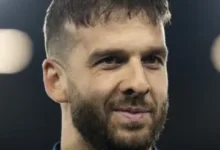 Fotballegenden Gary Lineker langer ut mot Zlatko Tripić.